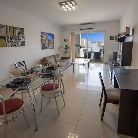 Smart In Area Gżira